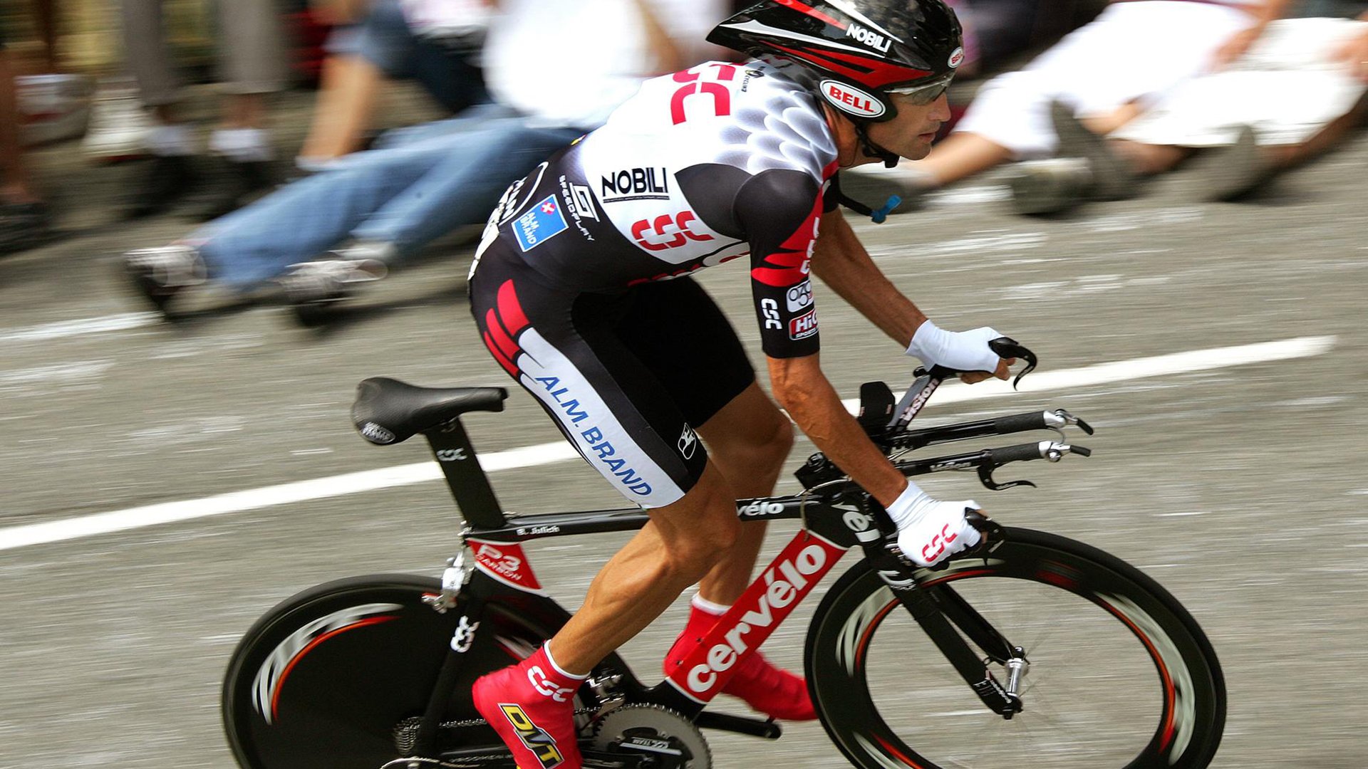 开云体育2026-布伦森F1赛道狂飙映射勇士铁幕,当篮球智慧驶入赛车弯道